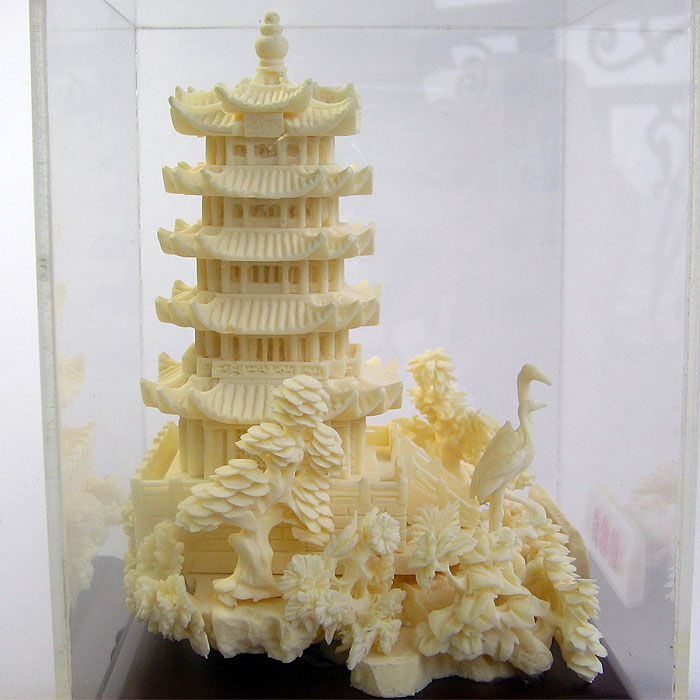 武汉黄鹤楼纪念品 骨雕黄鹤楼
